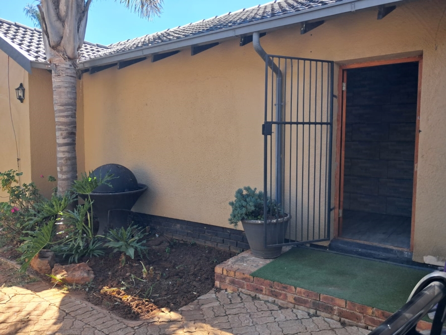 4 Bedroom Property for Sale in Randpoort Gauteng
