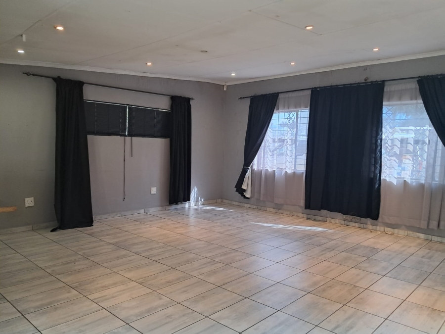 4 Bedroom Property for Sale in Randpoort Gauteng