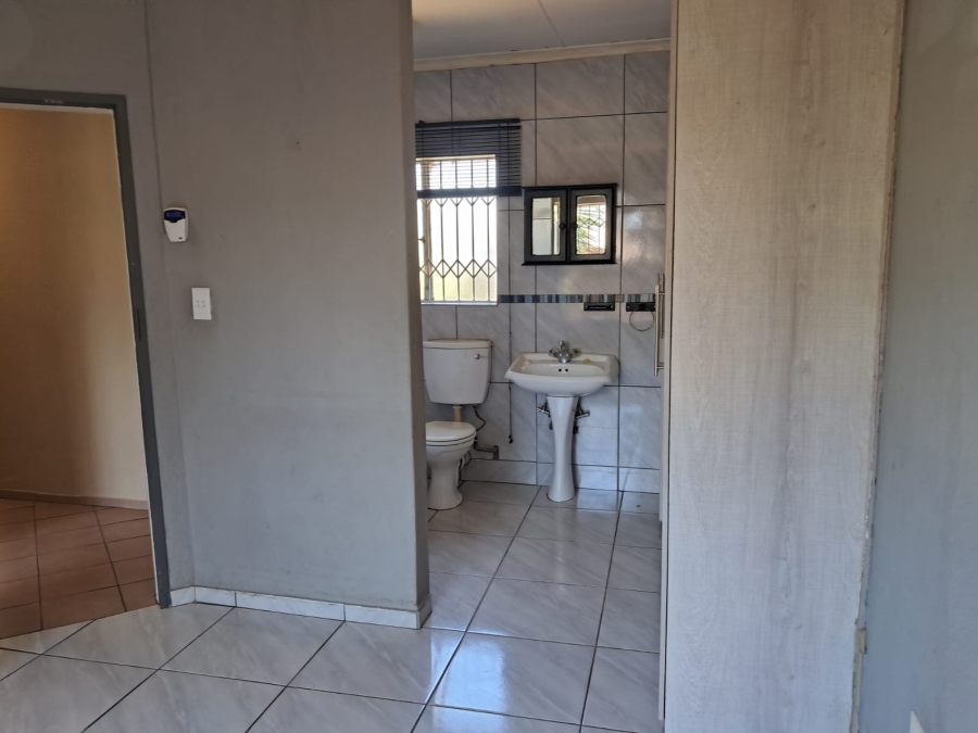 4 Bedroom Property for Sale in Randpoort Gauteng