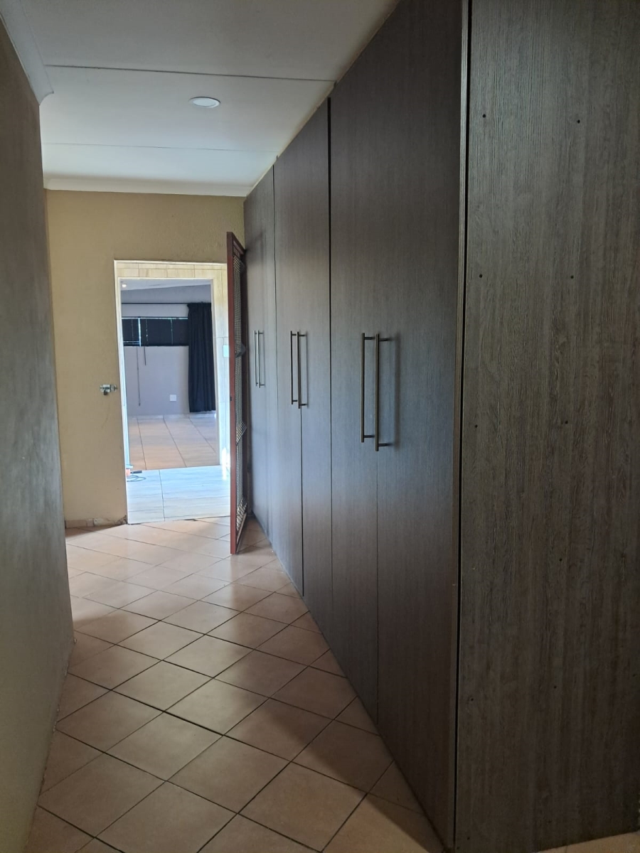 4 Bedroom Property for Sale in Randpoort Gauteng