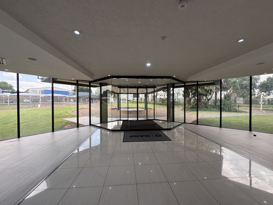 To Let Commercial Property for Rent in Randjespark Gauteng