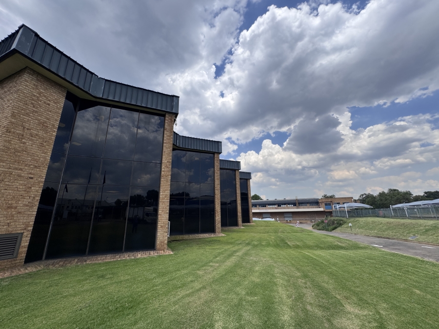 To Let Commercial Property for Rent in Randjespark Gauteng