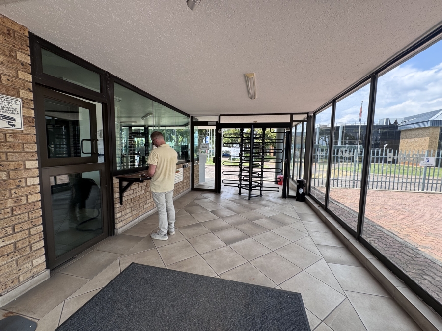 To Let Commercial Property for Rent in Randjespark Gauteng