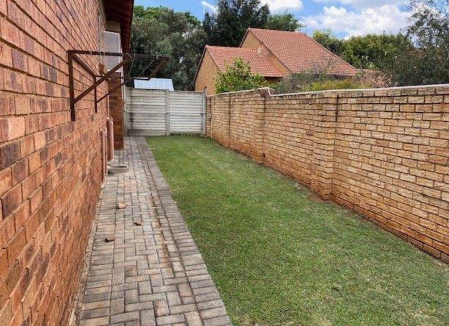 2 Bedroom Property for Sale in Honeydew Ridge Gauteng
