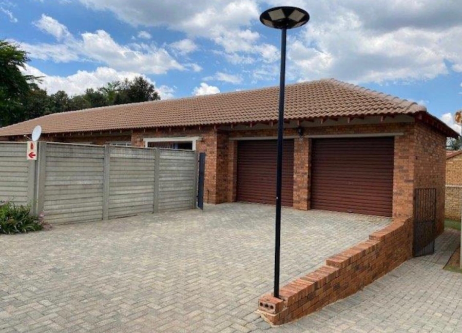 2 Bedroom Property for Sale in Honeydew Ridge Gauteng