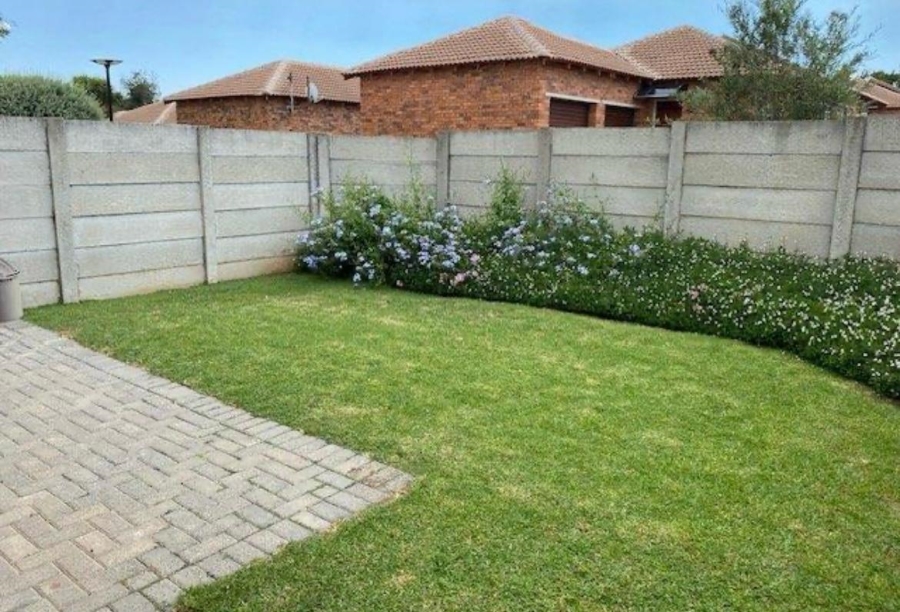 2 Bedroom Property for Sale in Honeydew Ridge Gauteng