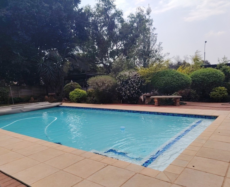 5 Bedroom Property for Sale in Glen Marais Gauteng