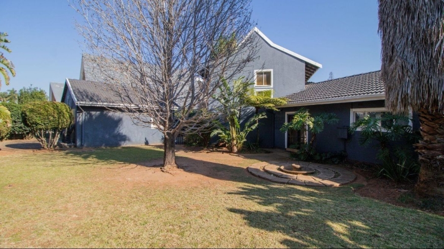 5 Bedroom Property for Sale in Glen Marais Gauteng