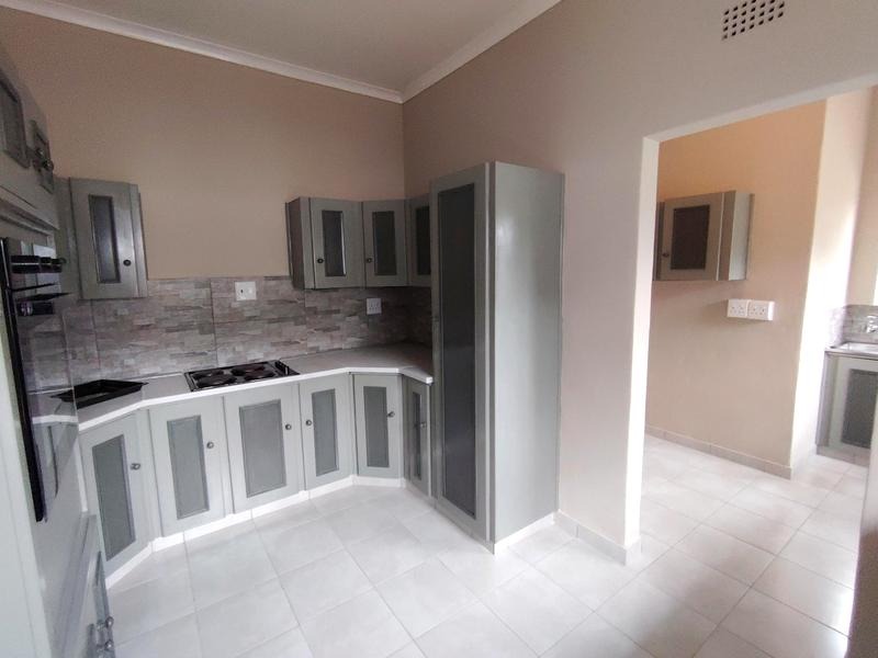 5 Bedroom Property for Sale in Glen Marais Gauteng