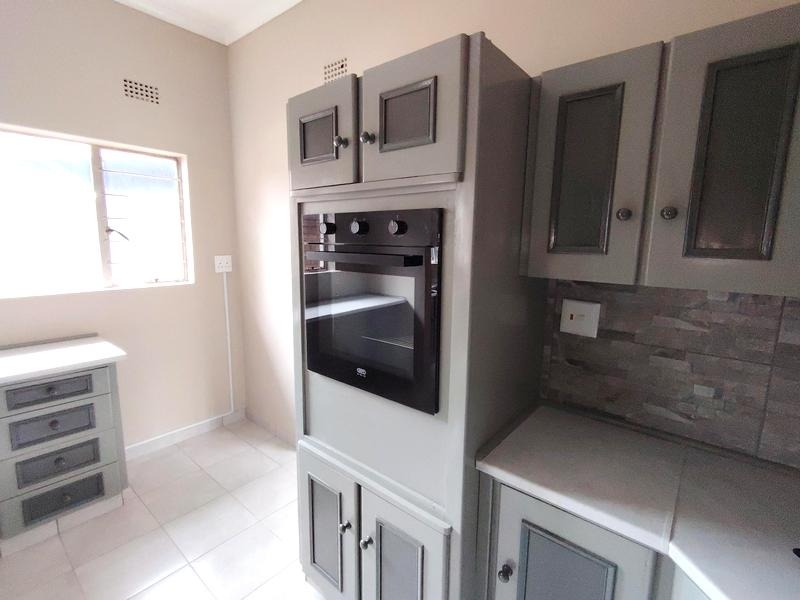 5 Bedroom Property for Sale in Glen Marais Gauteng