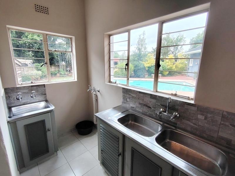 5 Bedroom Property for Sale in Glen Marais Gauteng