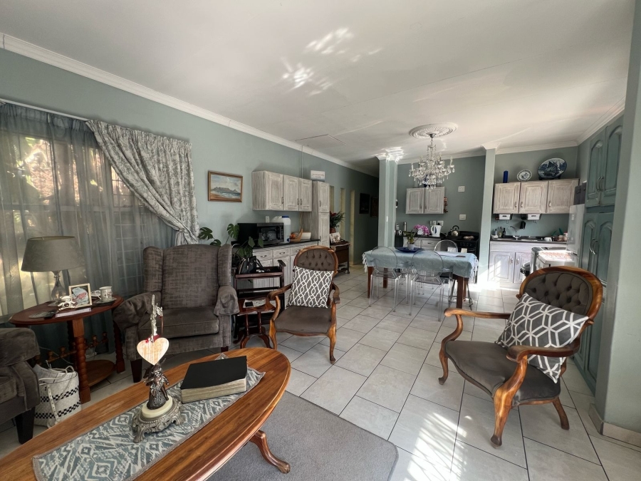 5 Bedroom Property for Sale in Glen Marais Gauteng