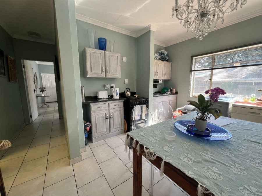 5 Bedroom Property for Sale in Glen Marais Gauteng