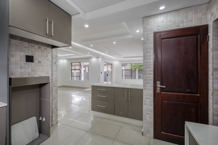 3 Bedroom Property for Sale in Broadacres Gauteng