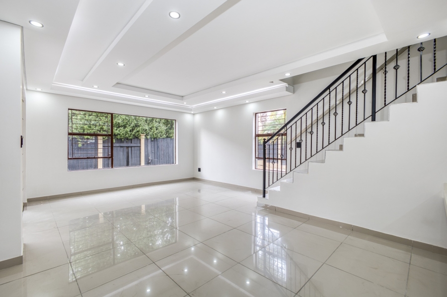 3 Bedroom Property for Sale in Broadacres Gauteng