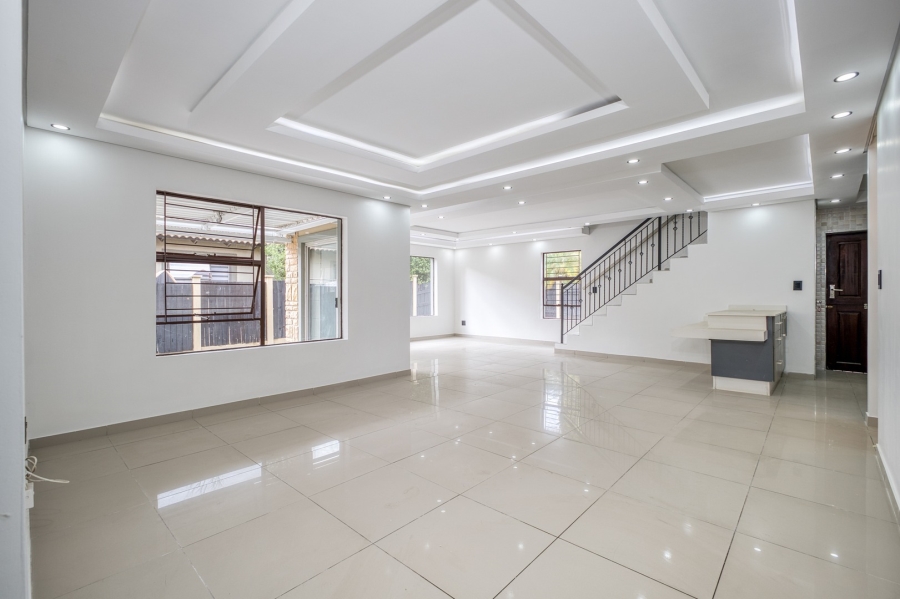 3 Bedroom Property for Sale in Broadacres Gauteng