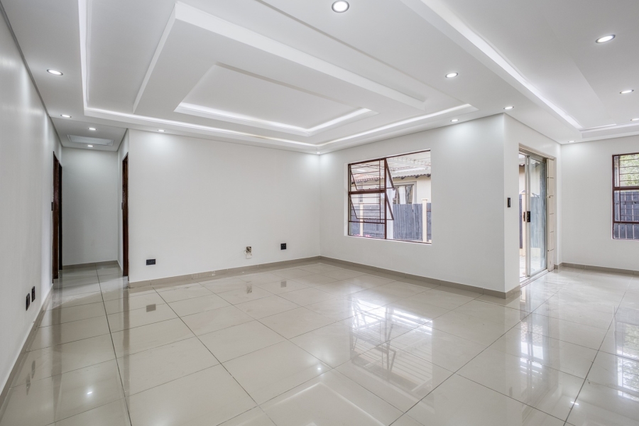 3 Bedroom Property for Sale in Broadacres Gauteng