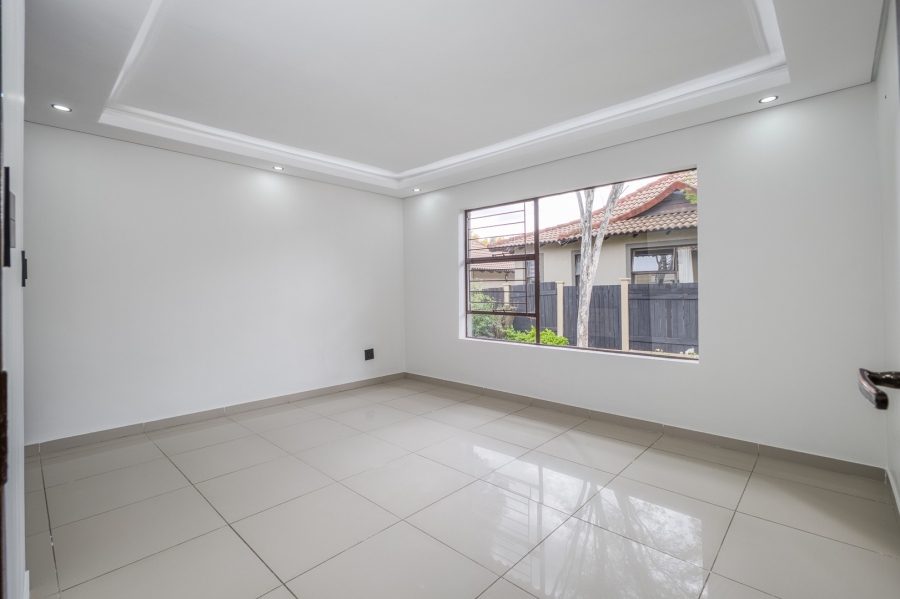 3 Bedroom Property for Sale in Broadacres Gauteng