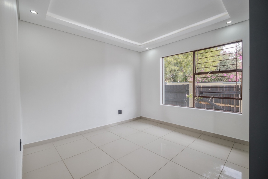 3 Bedroom Property for Sale in Broadacres Gauteng