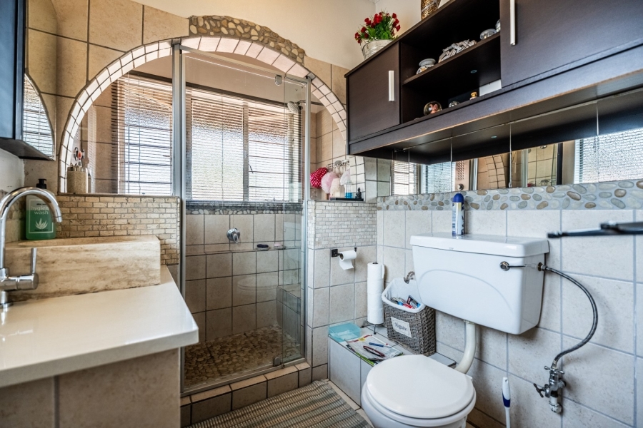 4 Bedroom Property for Sale in Eldoraigne Gauteng