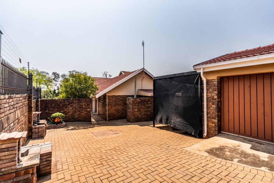 4 Bedroom Property for Sale in Eldoraigne Gauteng