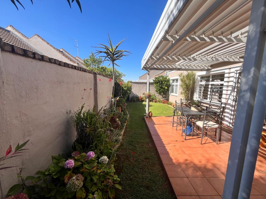 2 Bedroom Property for Sale in Willow Park Manor Gauteng