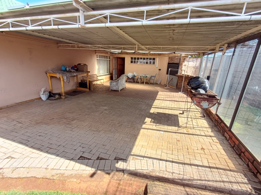 3 Bedroom Property for Sale in Unitas Park Gauteng