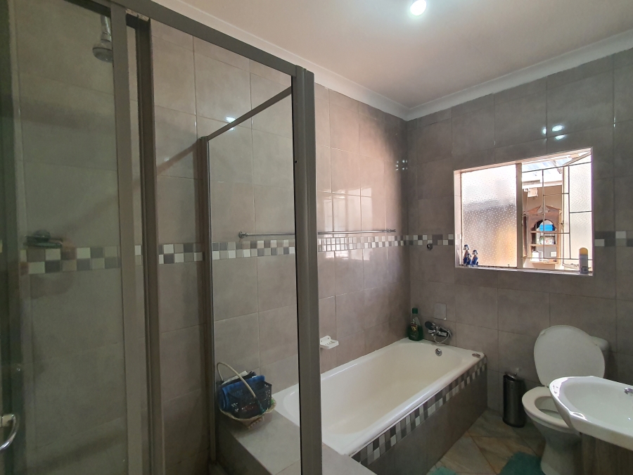 5 Bedroom Property for Sale in Silverton Gauteng