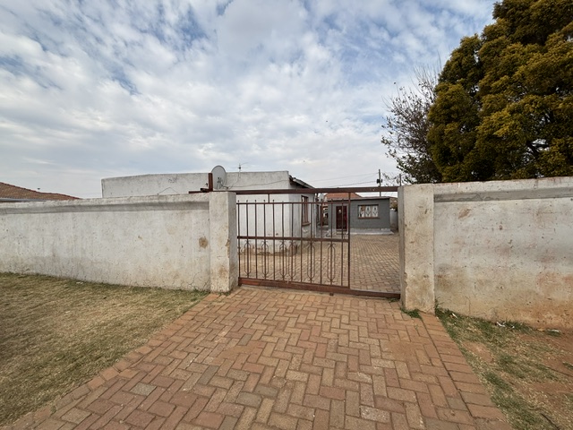 6 Bedroom Property for Sale in Vosloorus Ext 14 Gauteng