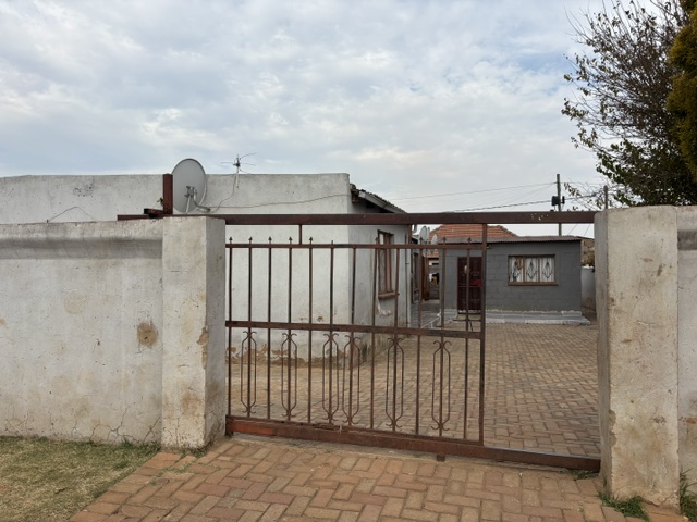 6 Bedroom Property for Sale in Vosloorus Ext 14 Gauteng
