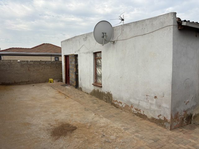 6 Bedroom Property for Sale in Vosloorus Ext 14 Gauteng