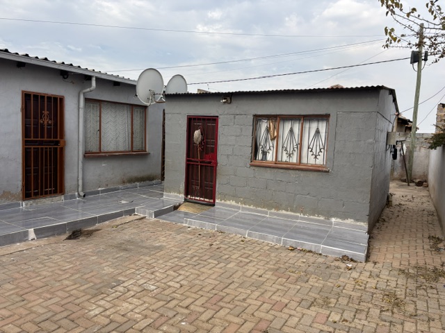 6 Bedroom Property for Sale in Vosloorus Ext 14 Gauteng