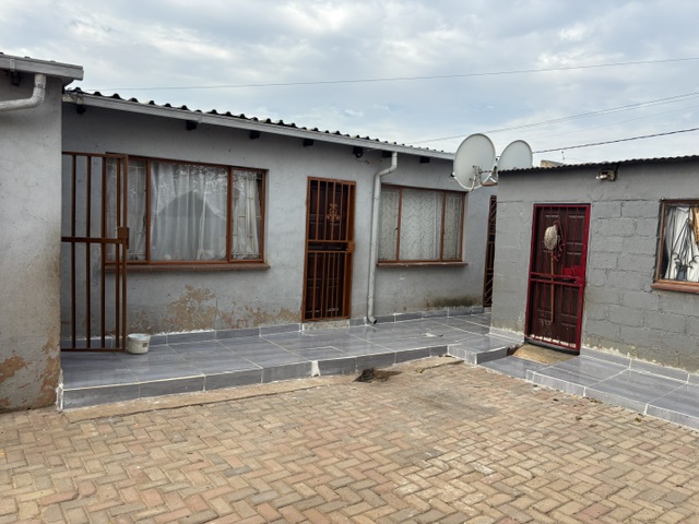 6 Bedroom Property for Sale in Vosloorus Ext 14 Gauteng