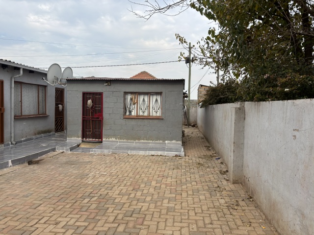 6 Bedroom Property for Sale in Vosloorus Ext 14 Gauteng