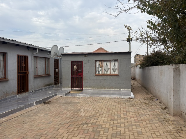 6 Bedroom Property for Sale in Vosloorus Ext 14 Gauteng