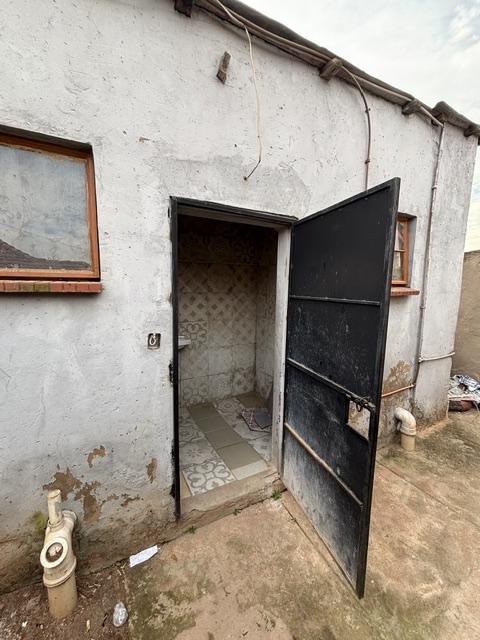 6 Bedroom Property for Sale in Vosloorus Ext 14 Gauteng