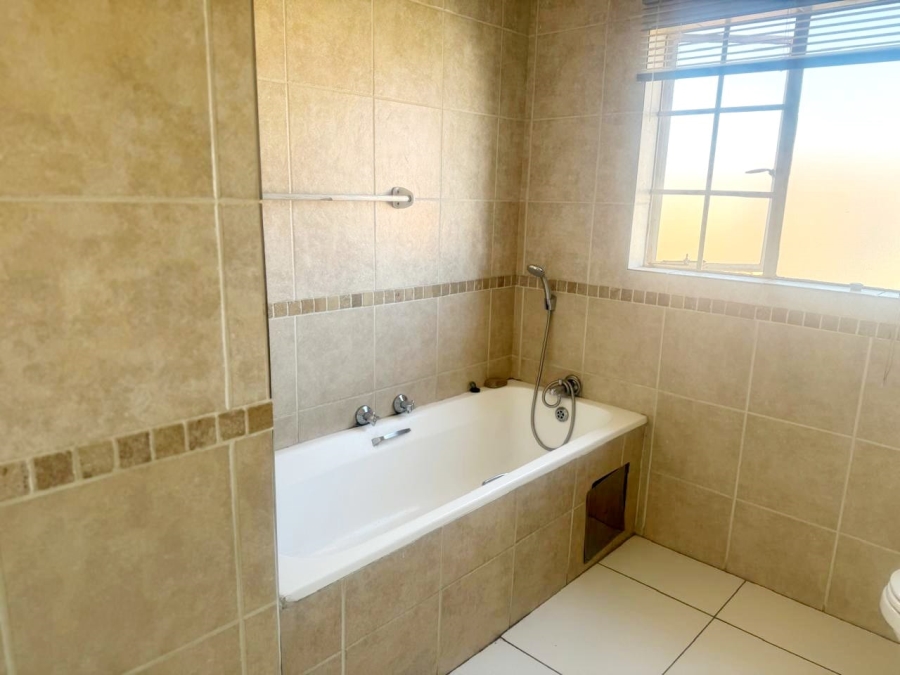 To Let 3 Bedroom Property for Rent in Noordwyk Gauteng
