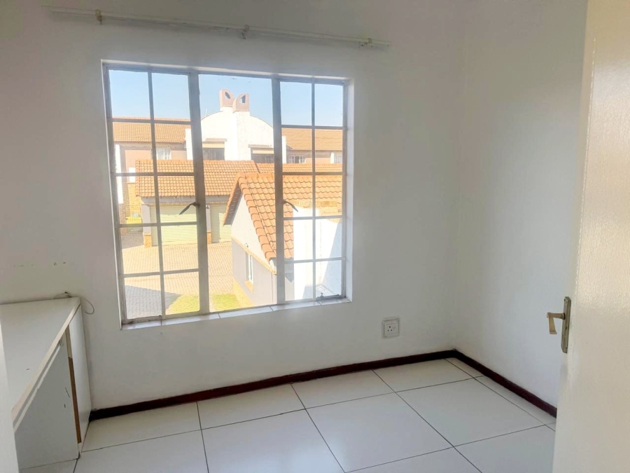 To Let 3 Bedroom Property for Rent in Noordwyk Gauteng