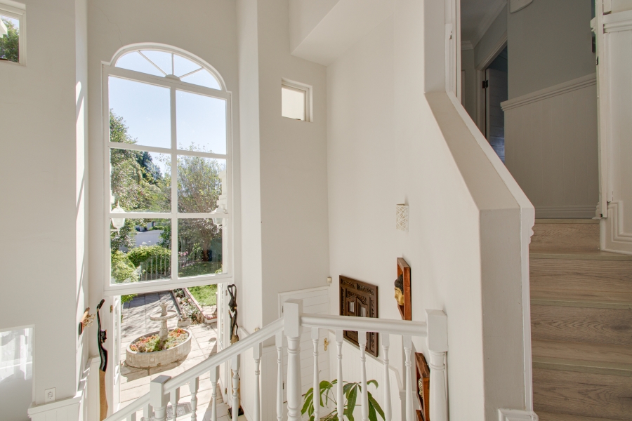 5 Bedroom Property for Sale in Fourways Gardens Gauteng