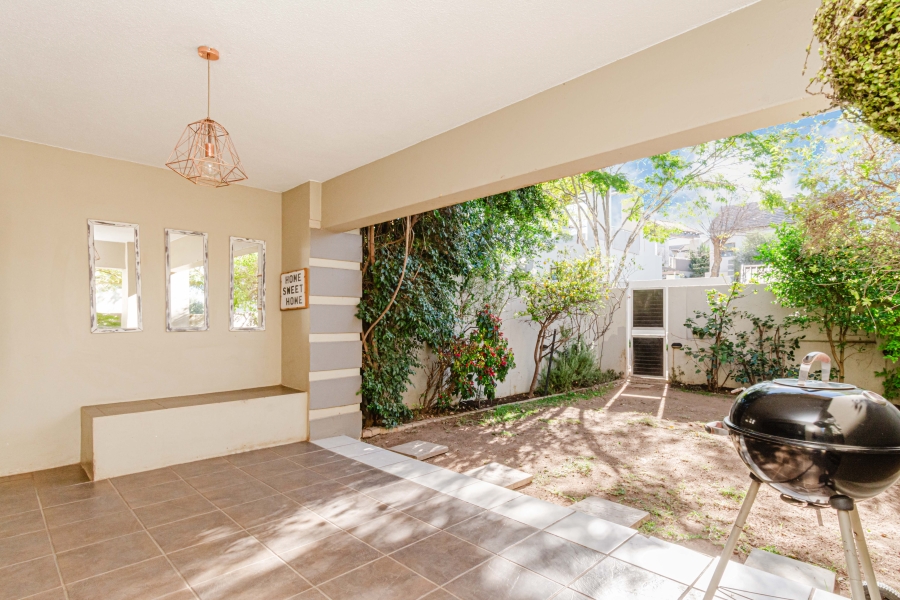 2 Bedroom Property for Sale in Lonehill Gauteng