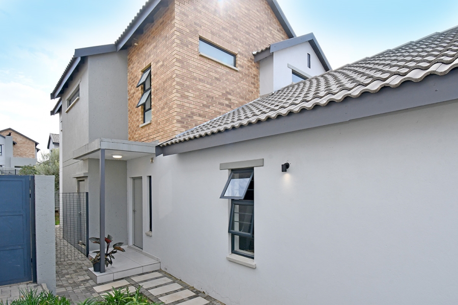 3 Bedroom Property for Sale in Broadacres Gauteng