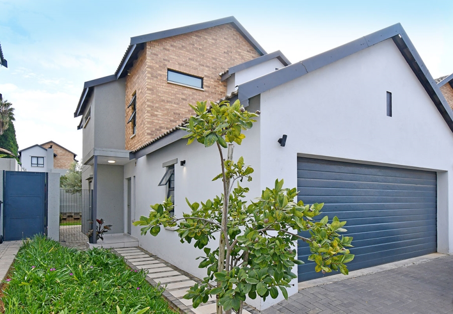 3 Bedroom Property for Sale in Broadacres Gauteng