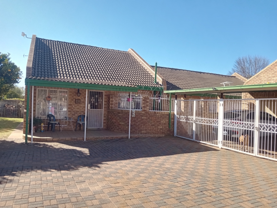 3 Bedroom Property for Sale in Bekkersdal Gauteng