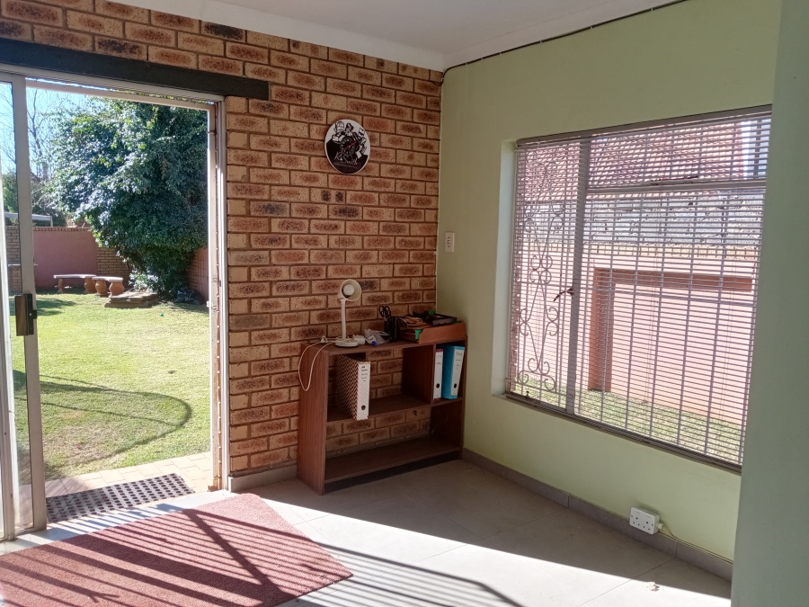 3 Bedroom Property for Sale in Bekkersdal Gauteng