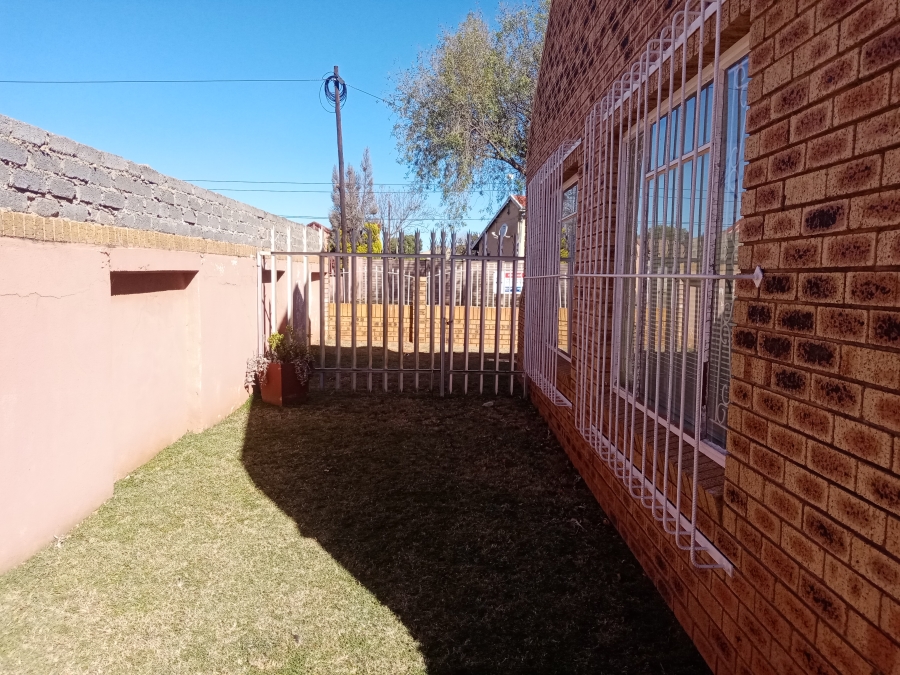 3 Bedroom Property for Sale in Bekkersdal Gauteng