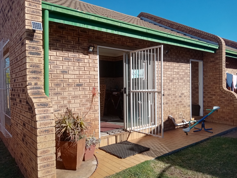 3 Bedroom Property for Sale in Bekkersdal Gauteng