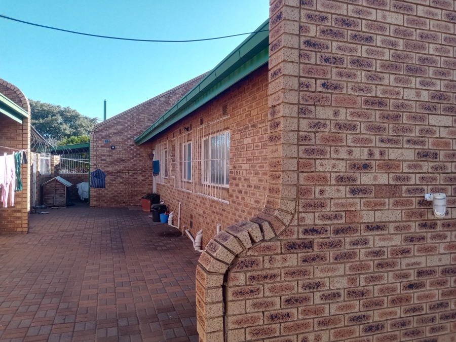 3 Bedroom Property for Sale in Bekkersdal Gauteng