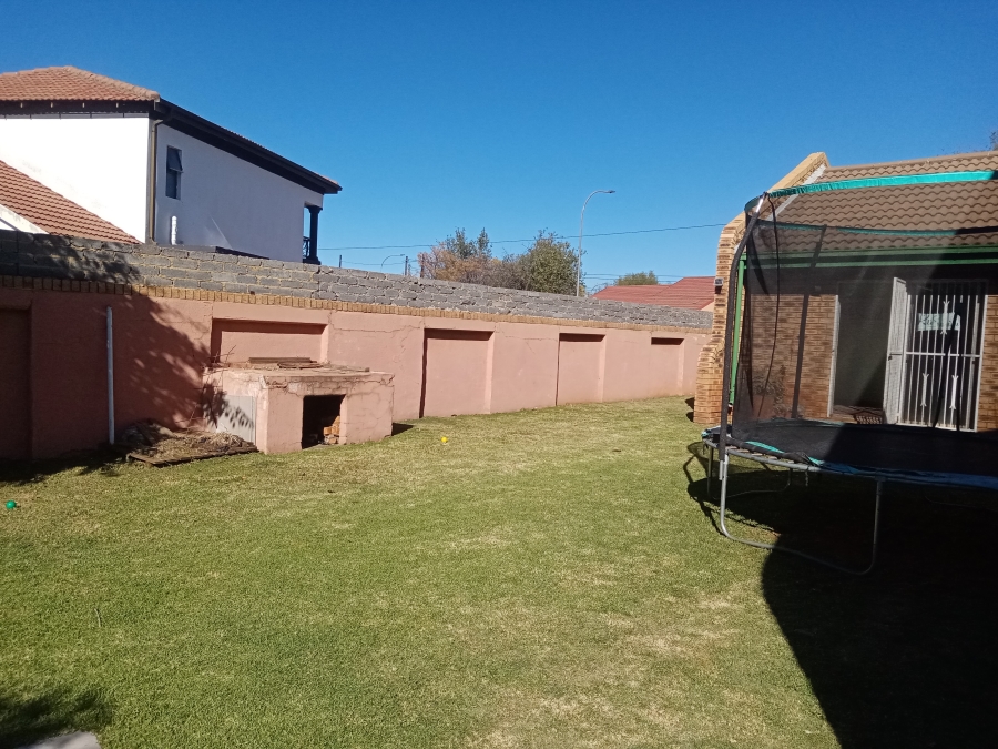 3 Bedroom Property for Sale in Bekkersdal Gauteng
