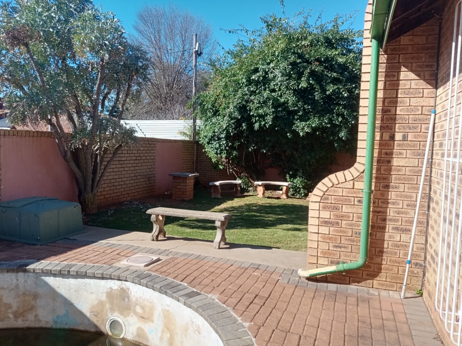 3 Bedroom Property for Sale in Bekkersdal Gauteng