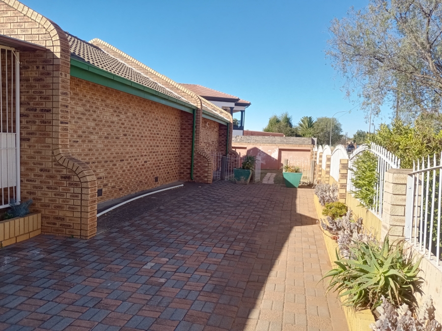 3 Bedroom Property for Sale in Bekkersdal Gauteng